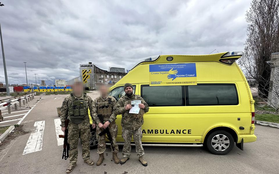 Een tweede ambulance is afgeleverd in Oekraïne dankzij de lezers van de Leeuwarder Courant